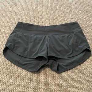 Size 4 lululemon speed up shorts 2.5”